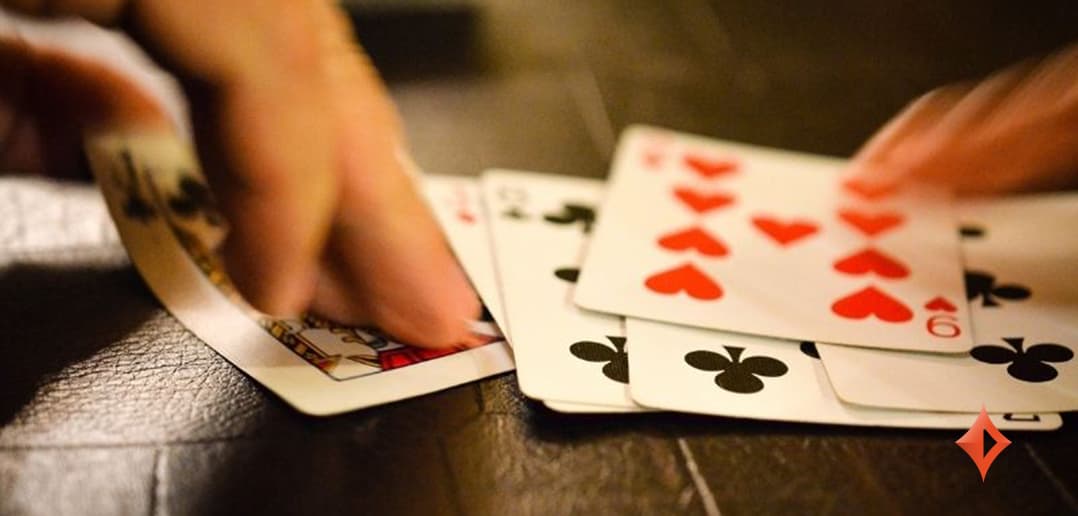 En las mesas de poker hay acciones que están totalmente prohibidas y la cooperación de varios jugadores en forma de collusion es una de las más destacadas. Saber más