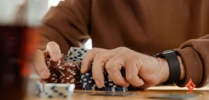 Cómo robar y defender ciegas en poker