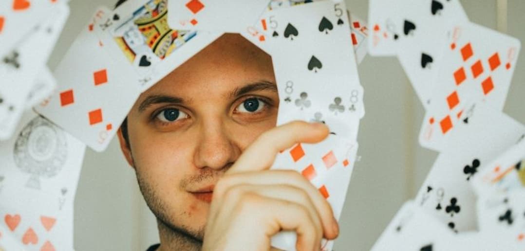 Manos que cambiaron la vida de jugadores del poker español