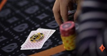 Concepto de ante en poker y cómo dominarlo