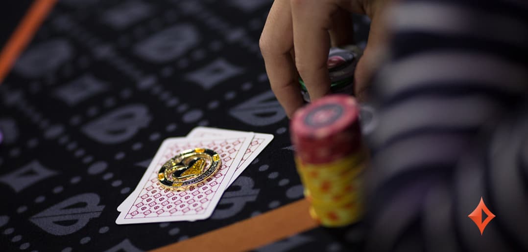 Concepto de ante en poker y cómo dominarlo